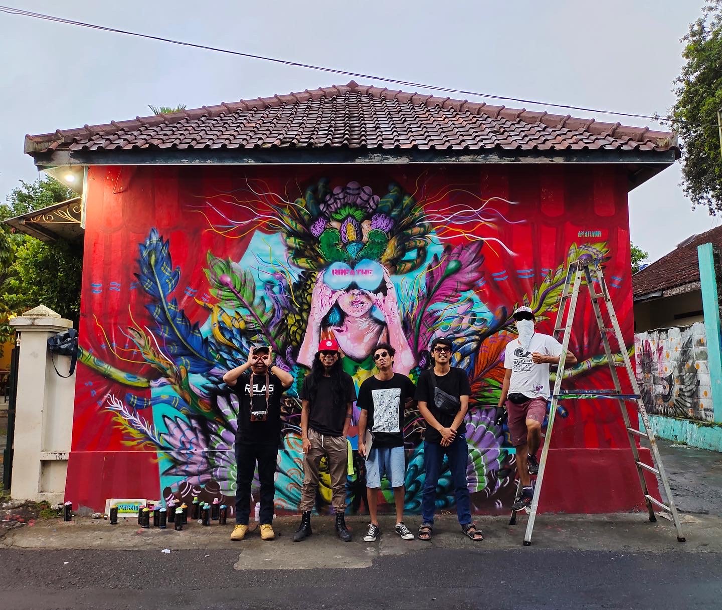 Breathe, stencil on the wall, 400 X 700 cm, Prawirotaman, Yogyakarta, 2023